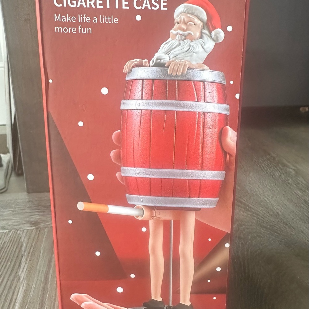 Santa Claus in Wooden Barrel Cigarette Dispenser 🎅 - Picture 14 of 15